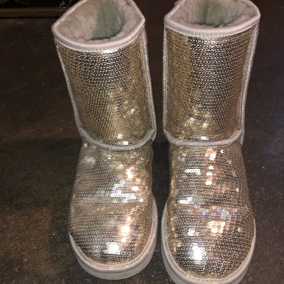 🚫 SOLD 🚫 Silver Sequin Uggs - Picture 2 of 4